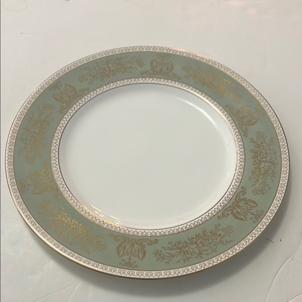 Wedgwood SAGE & Green Dinnerware plate set of 4